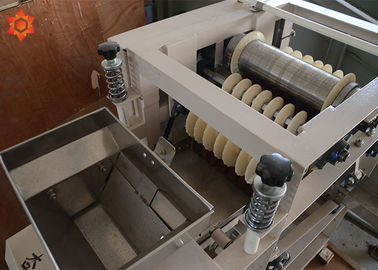 الفاصوليا الصناعية آلة تقشير عالية القوة 380 فولت الجهد عملية سهلة